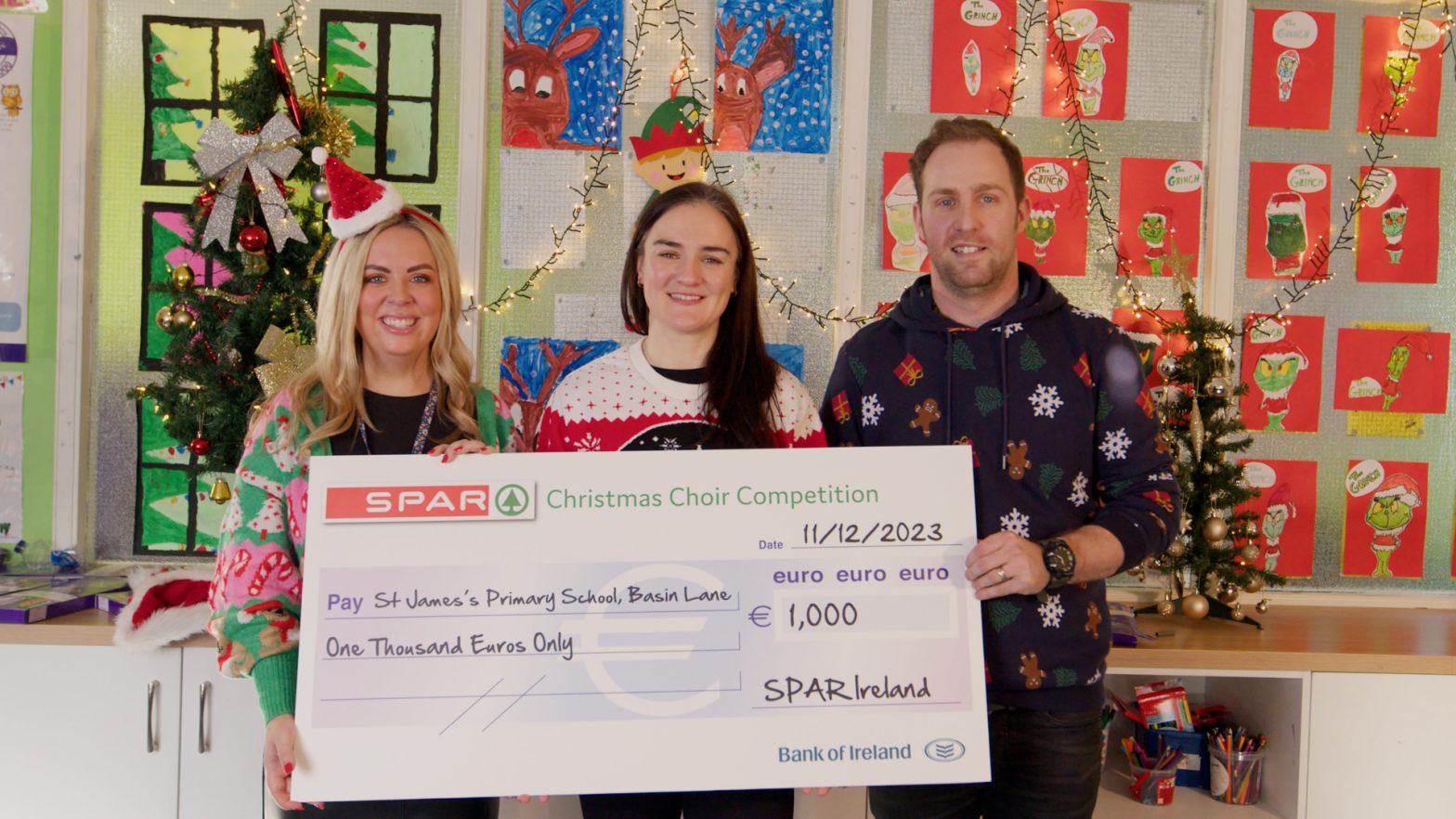 Kellie Harrington presents a cheque to St James Primary School